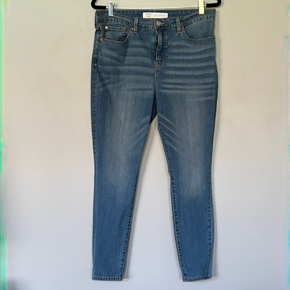 Totally shaping high rise skinny jeans by Levi Strauss - Gold